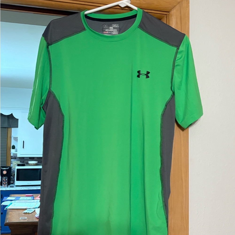 Bundle!! Under Armour T-shirts. Will sell together